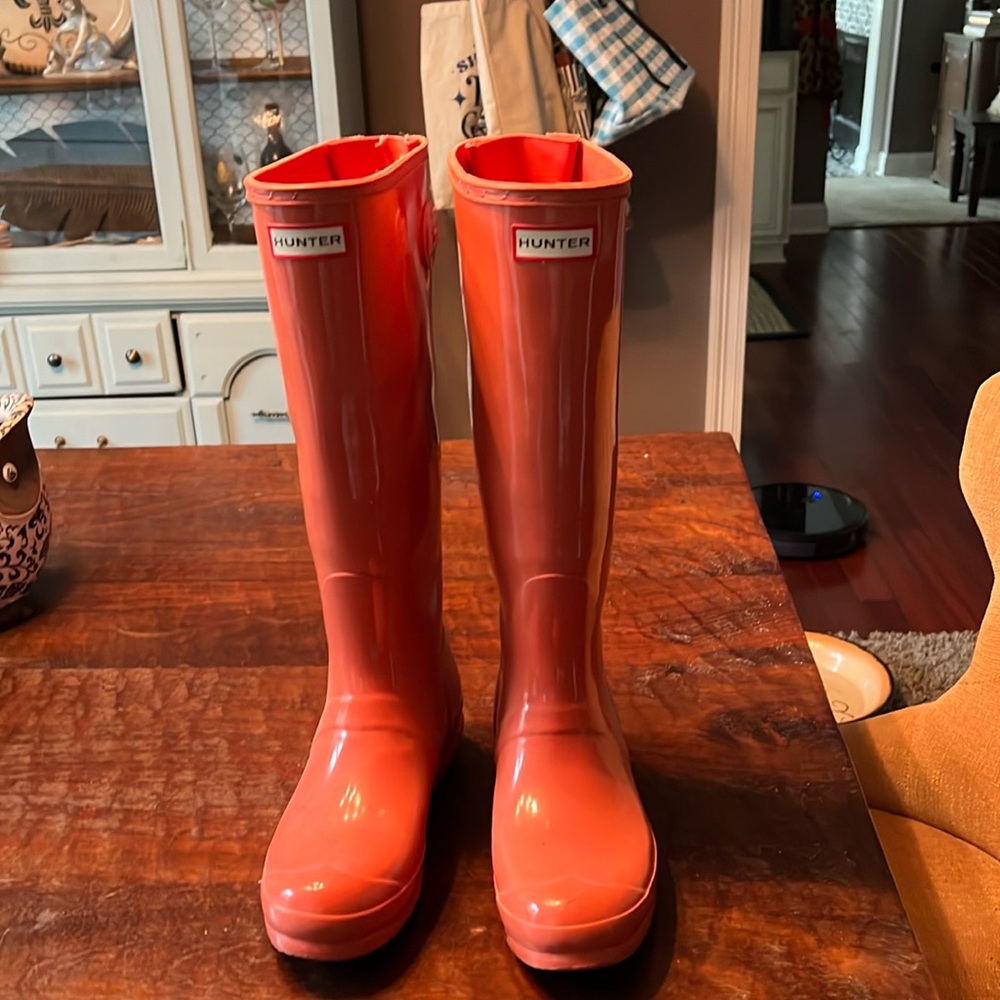 Beautiful tall Hunter rain boots